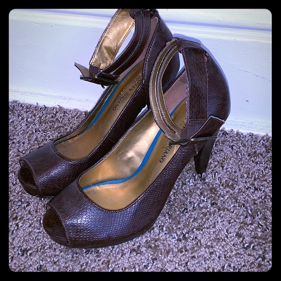 Christian Siriano brown snakeskin peep toe heels - Picture 1 of 5